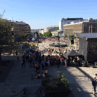 2014-05-17_folk_som_springer_i_gbg.gif